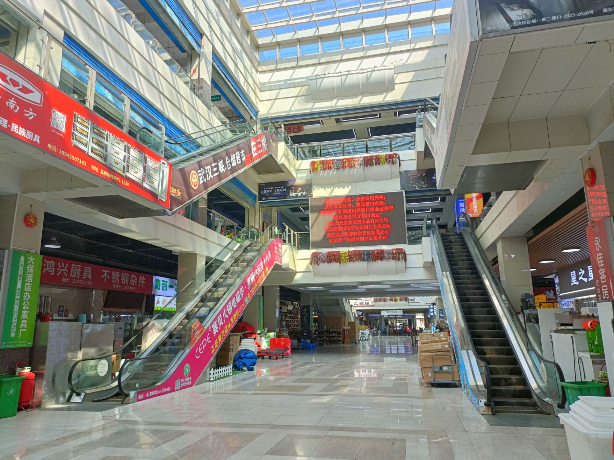 经纬智行政务实习队赴商品交易中心开展专题调研活动